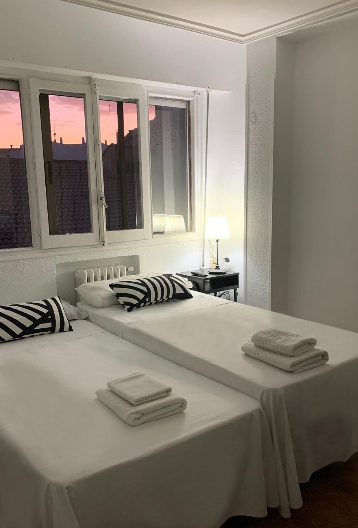 Hotel Y Restaurante Puerta De Aranda Aranda de Duero Esterno foto